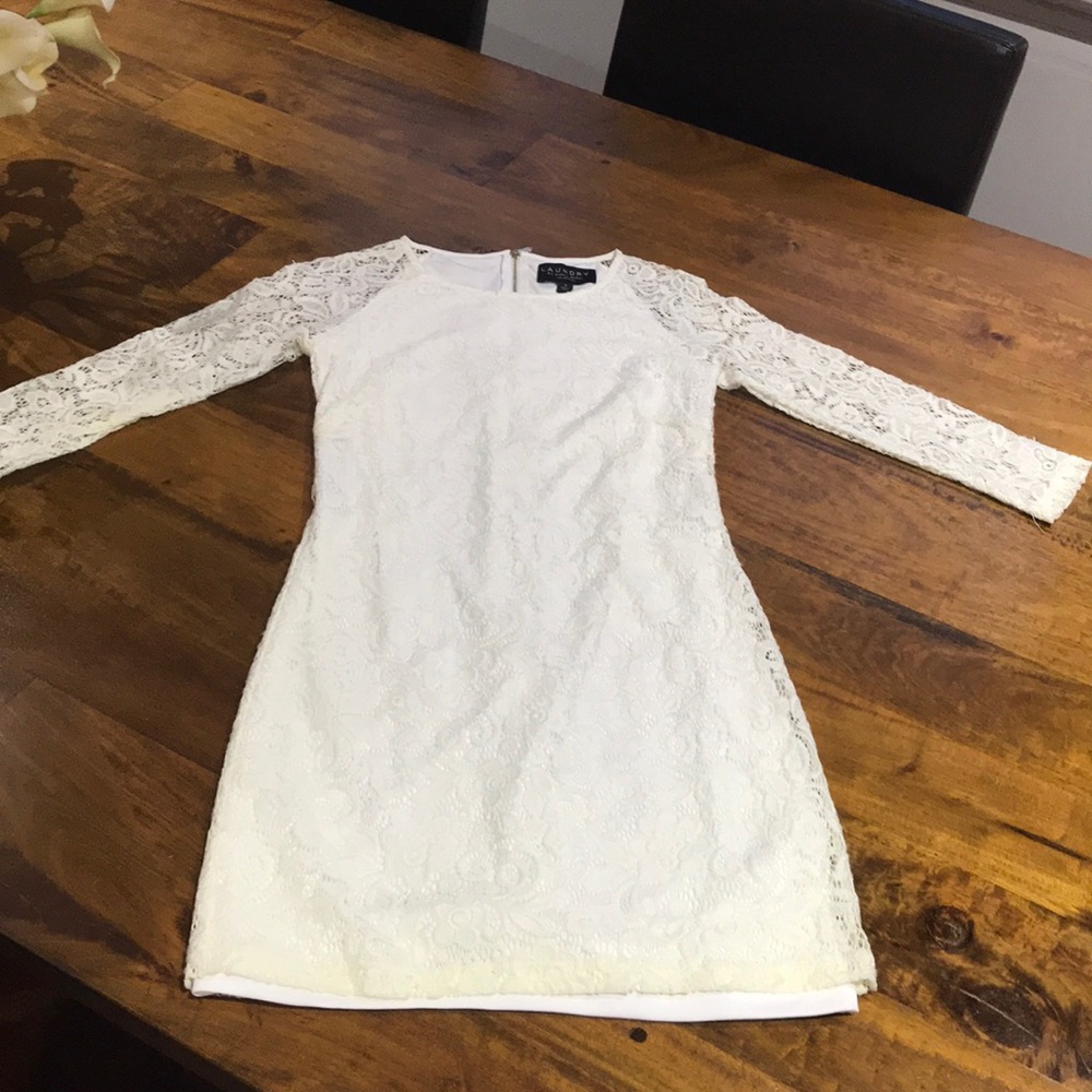 Off White short skirt laced dress